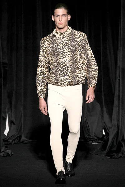 Look 32